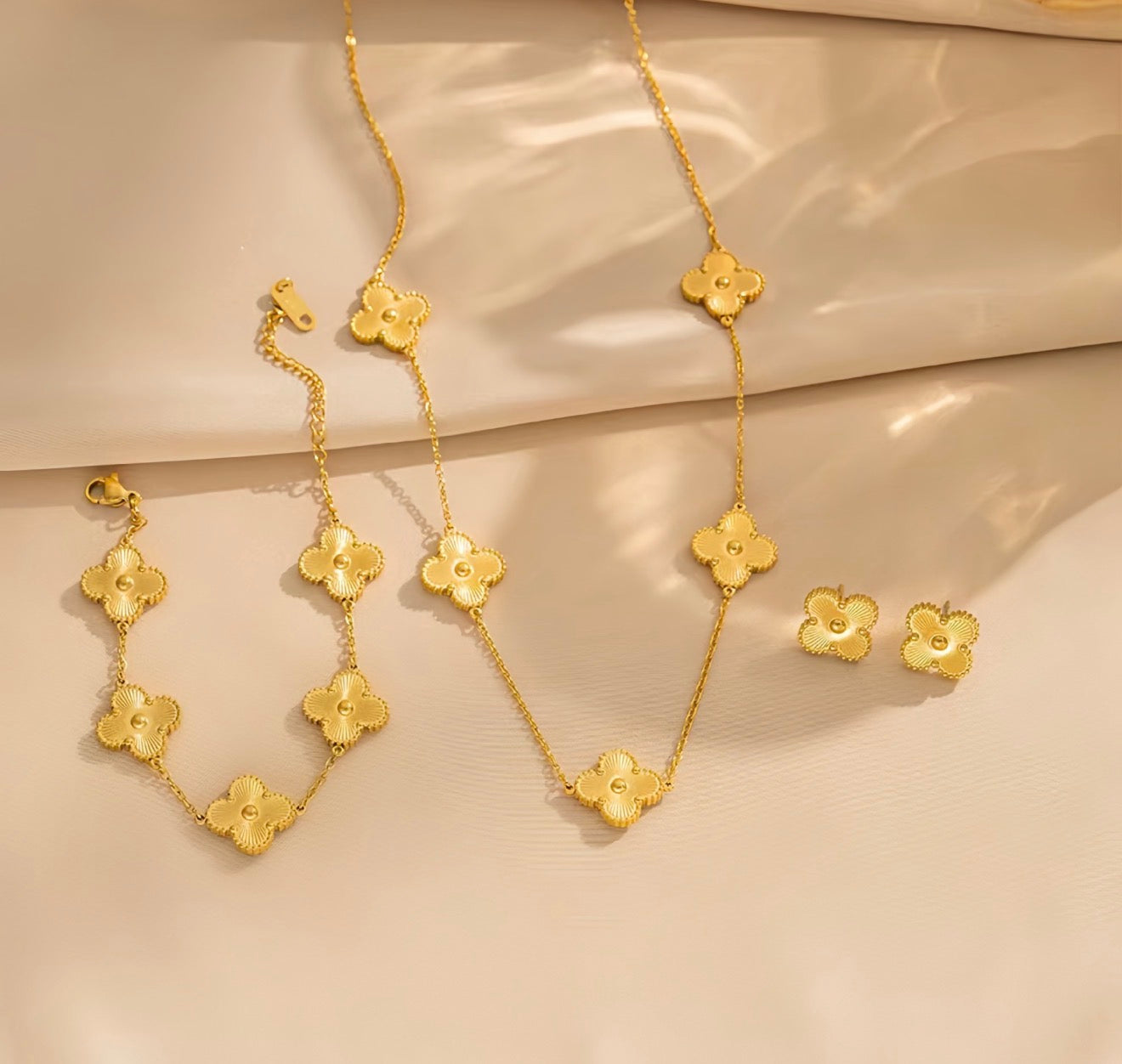 Gold Clover Jewelry Set