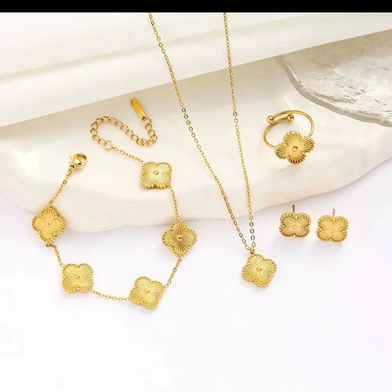 Gold Clover Jewelry Set