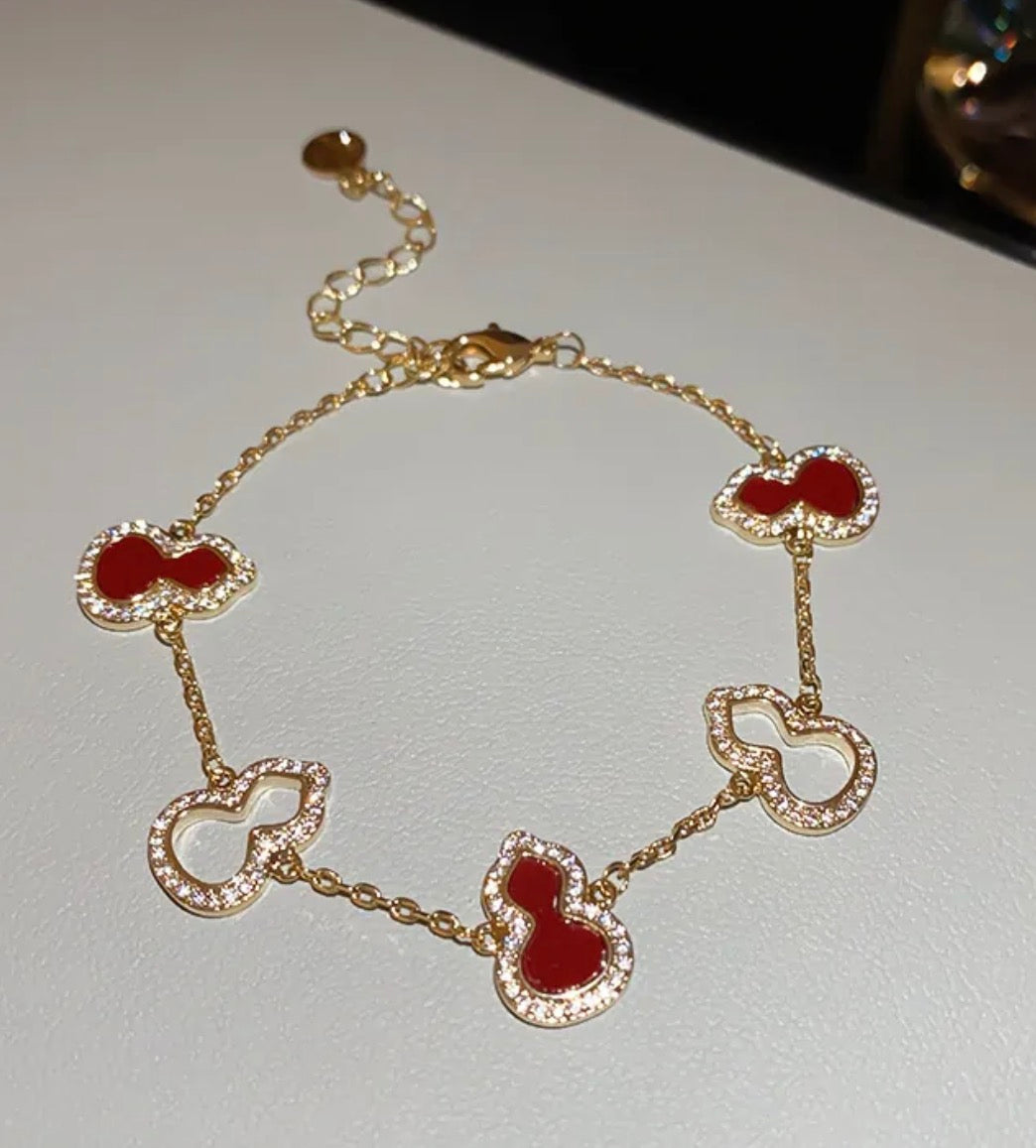 Red Alhambra Bracelet